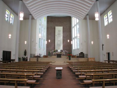 Innenansicht von St. Maria, Hilfe der Christen in Lörick Innenansicht von St. Maria, Hilfe der Christen in Lörick