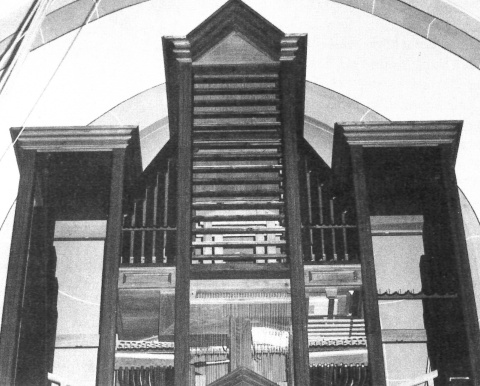 Das Gehäuse der Heerdter Orgel beim Aufbau