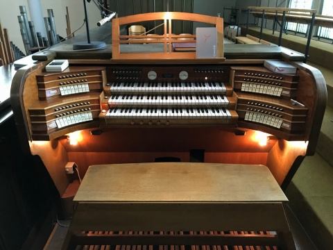 Spieltisch der Orgel Spieltisch der Orgel