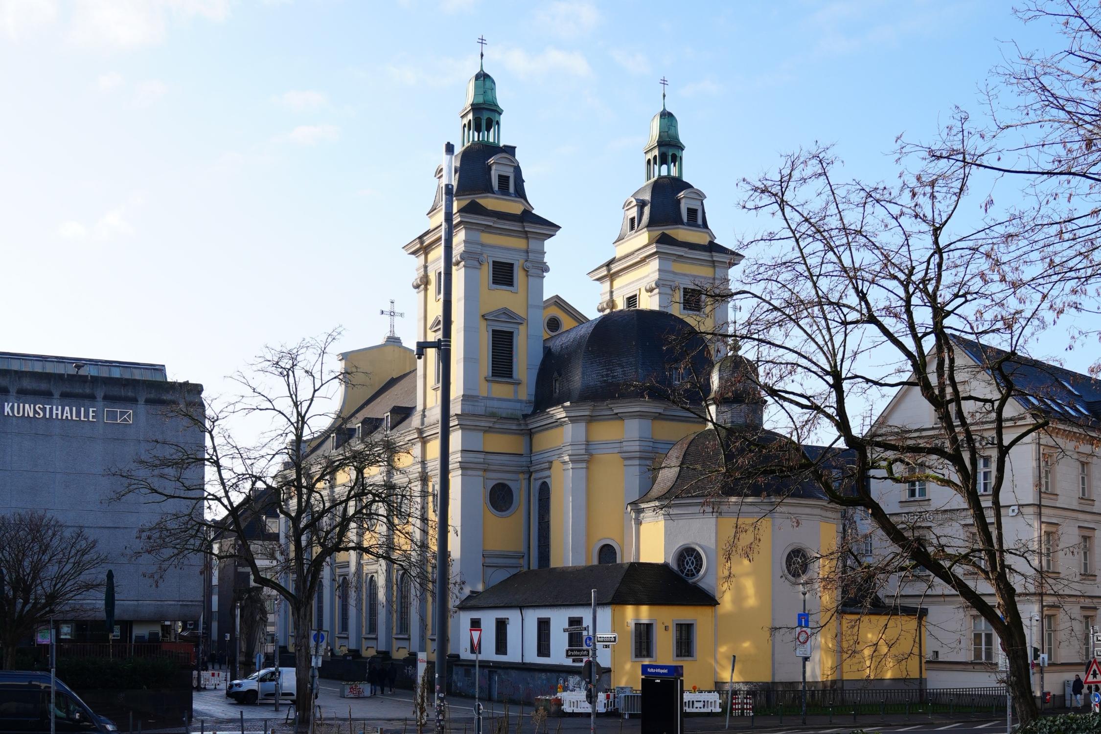 Ansicht der Kirche St. Andreas vom Grabbeplatz aus