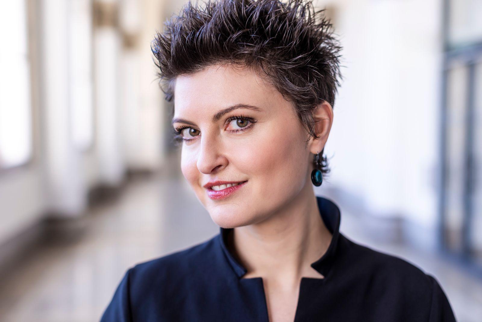 Angela Metzger