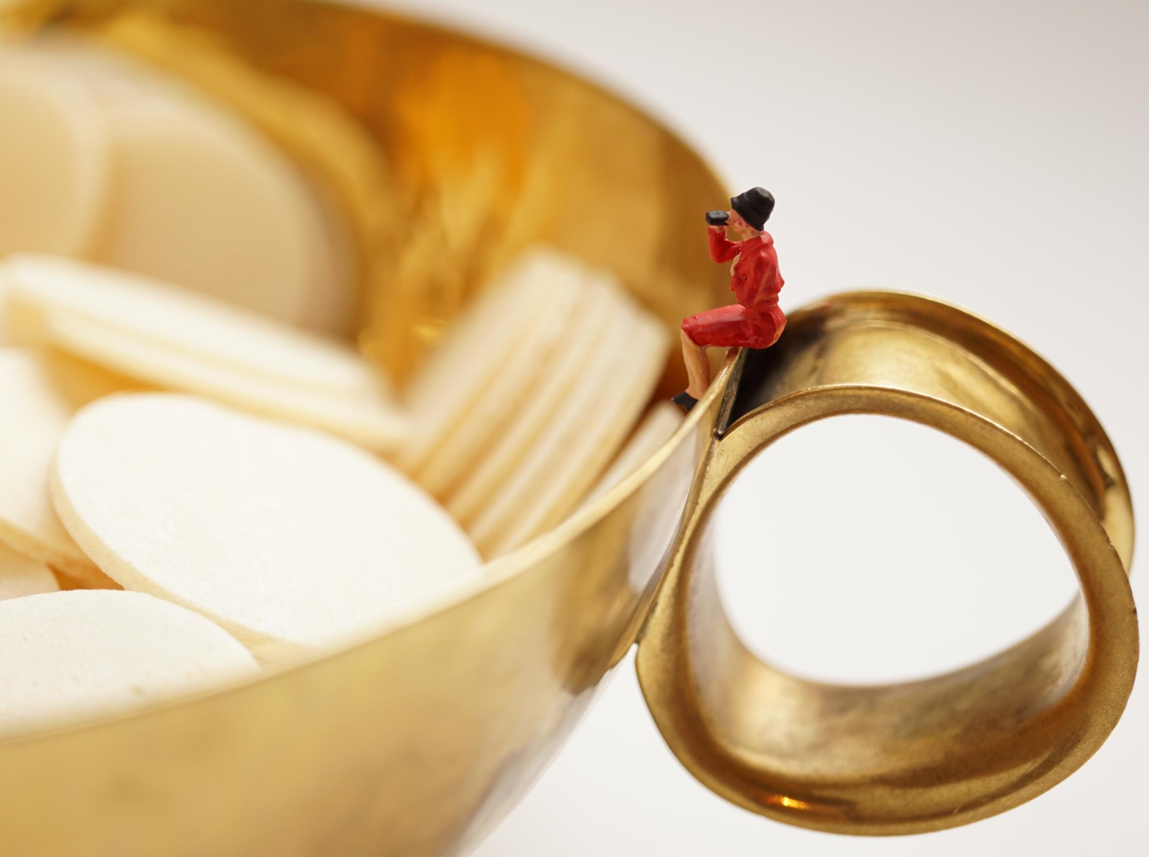 Blick in Hostienschale