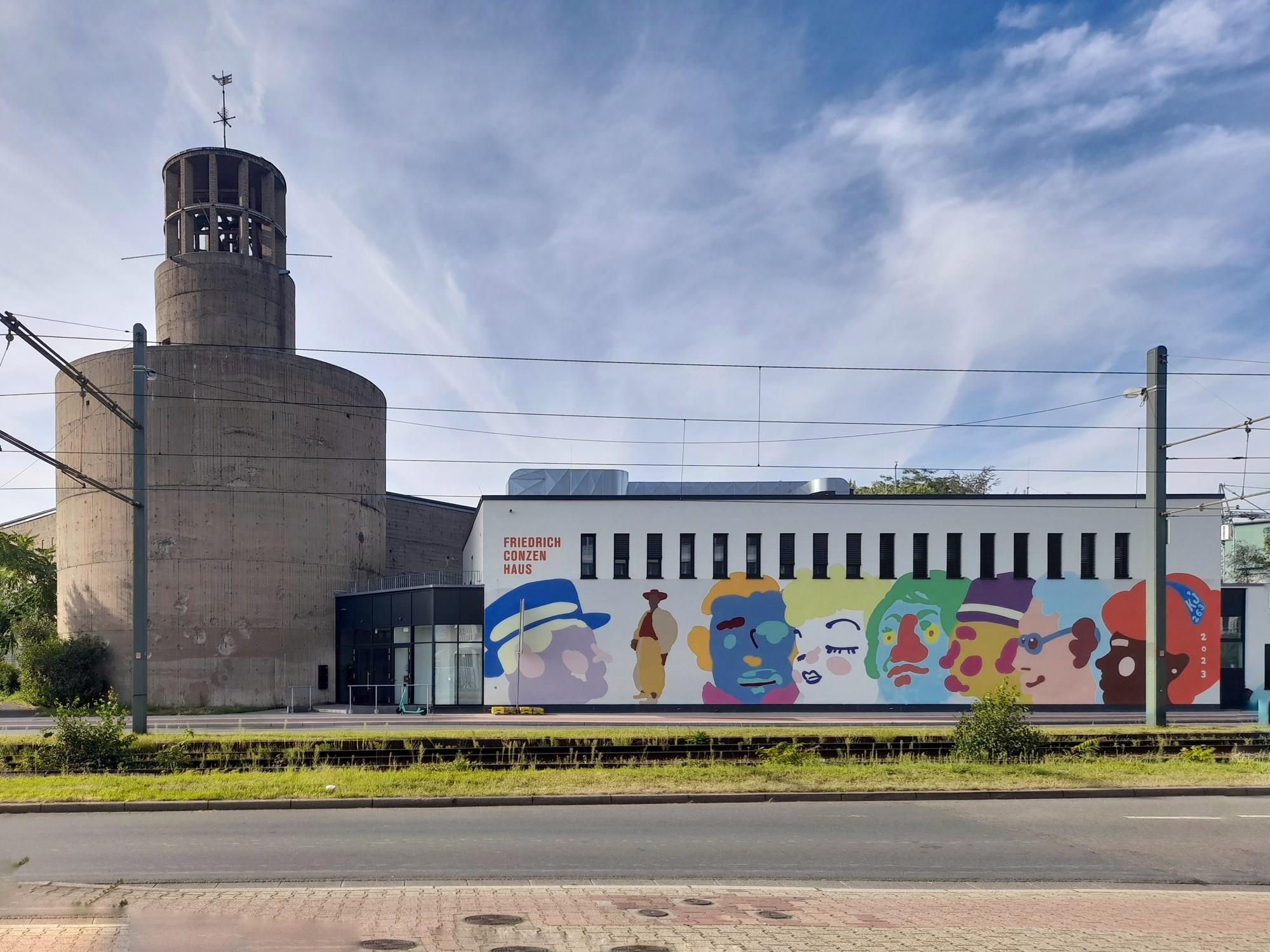Bunkerkirche mit neuem Gemeindezentrum