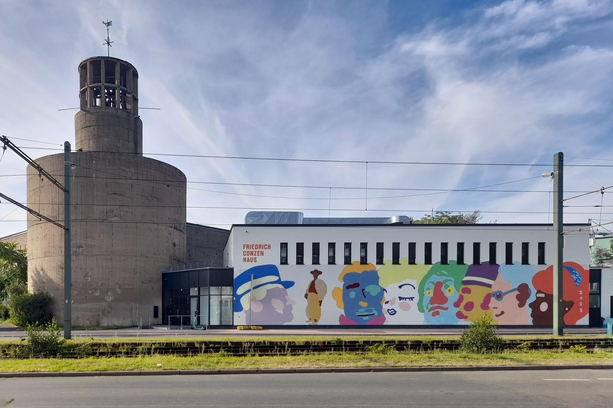 Bunkerkirche mit neuem Gemeindezentrum