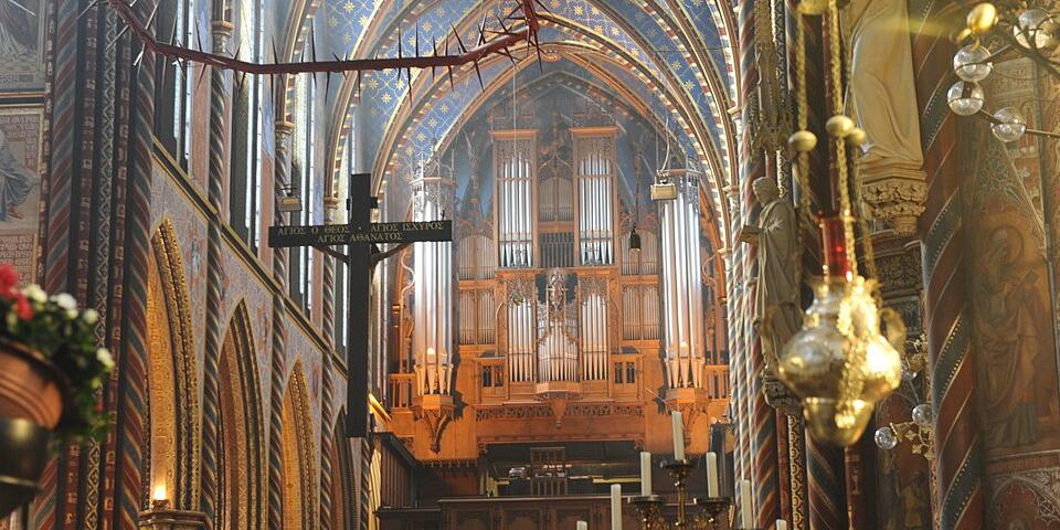 Innenraum mit Orgelansicht der Marienbasilika