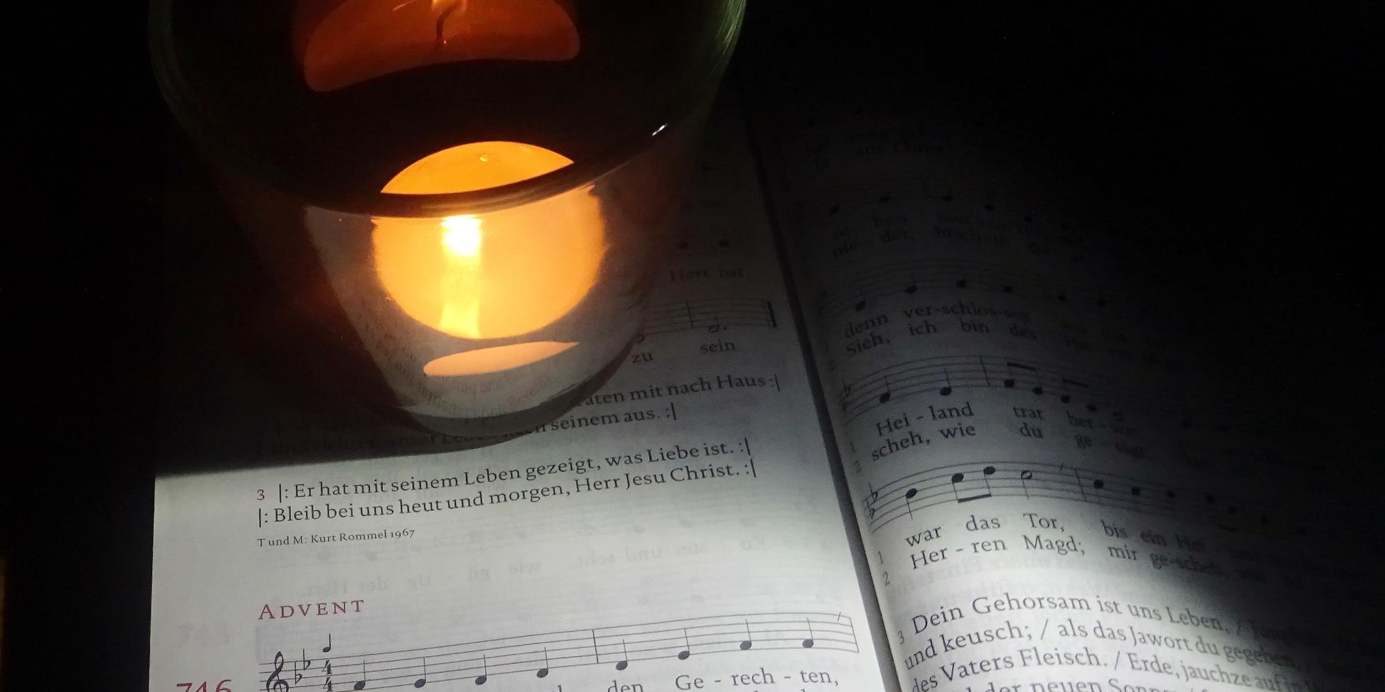 Kerzenlicht im Advent