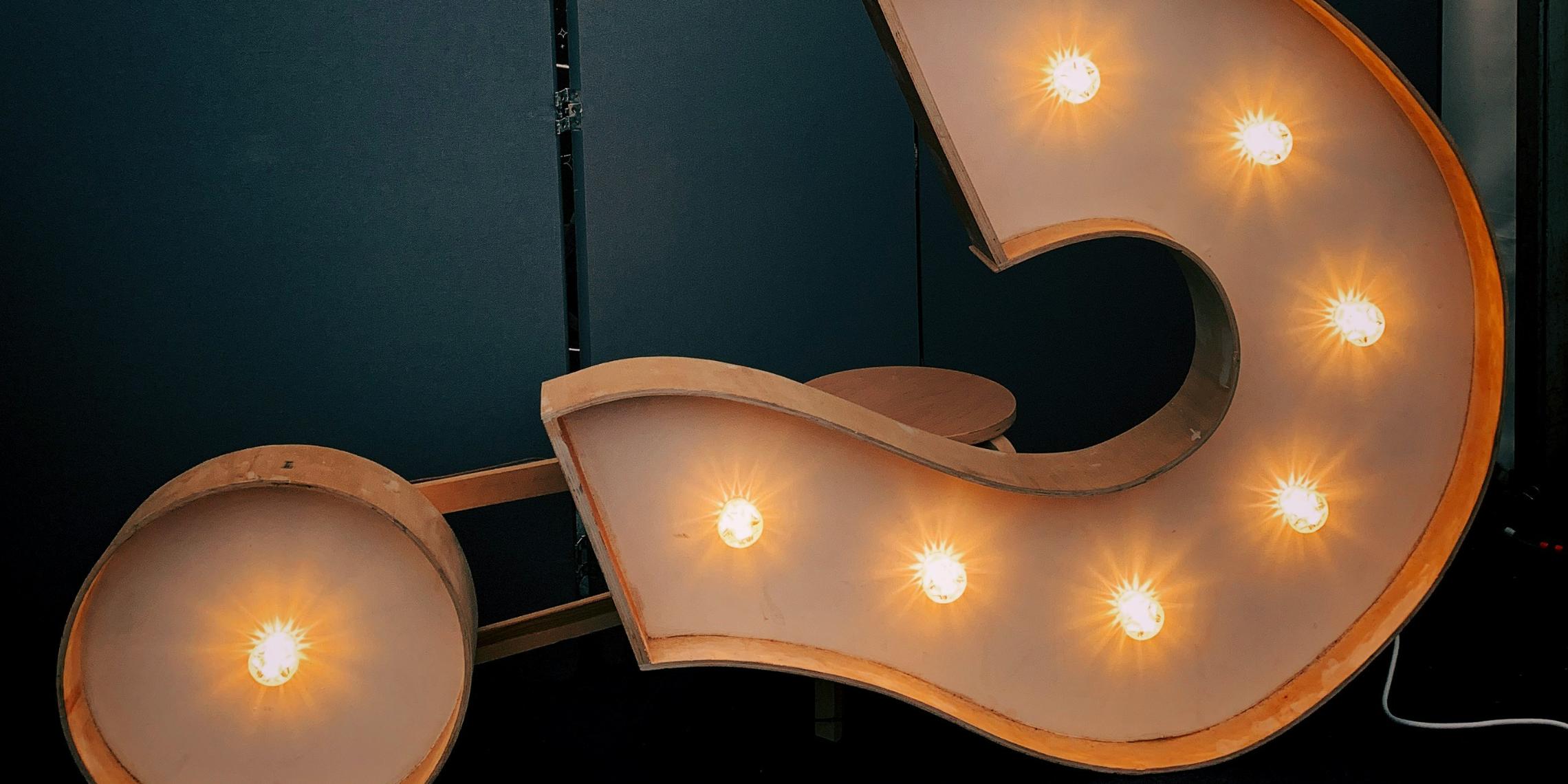 liegendes Fragezeichen