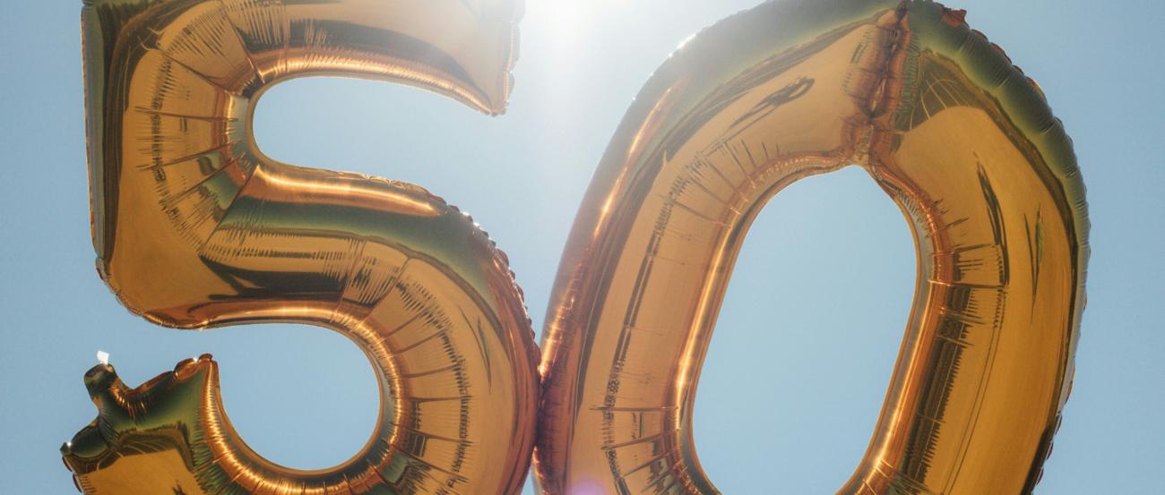Die Zahl 50 aus Folienballons