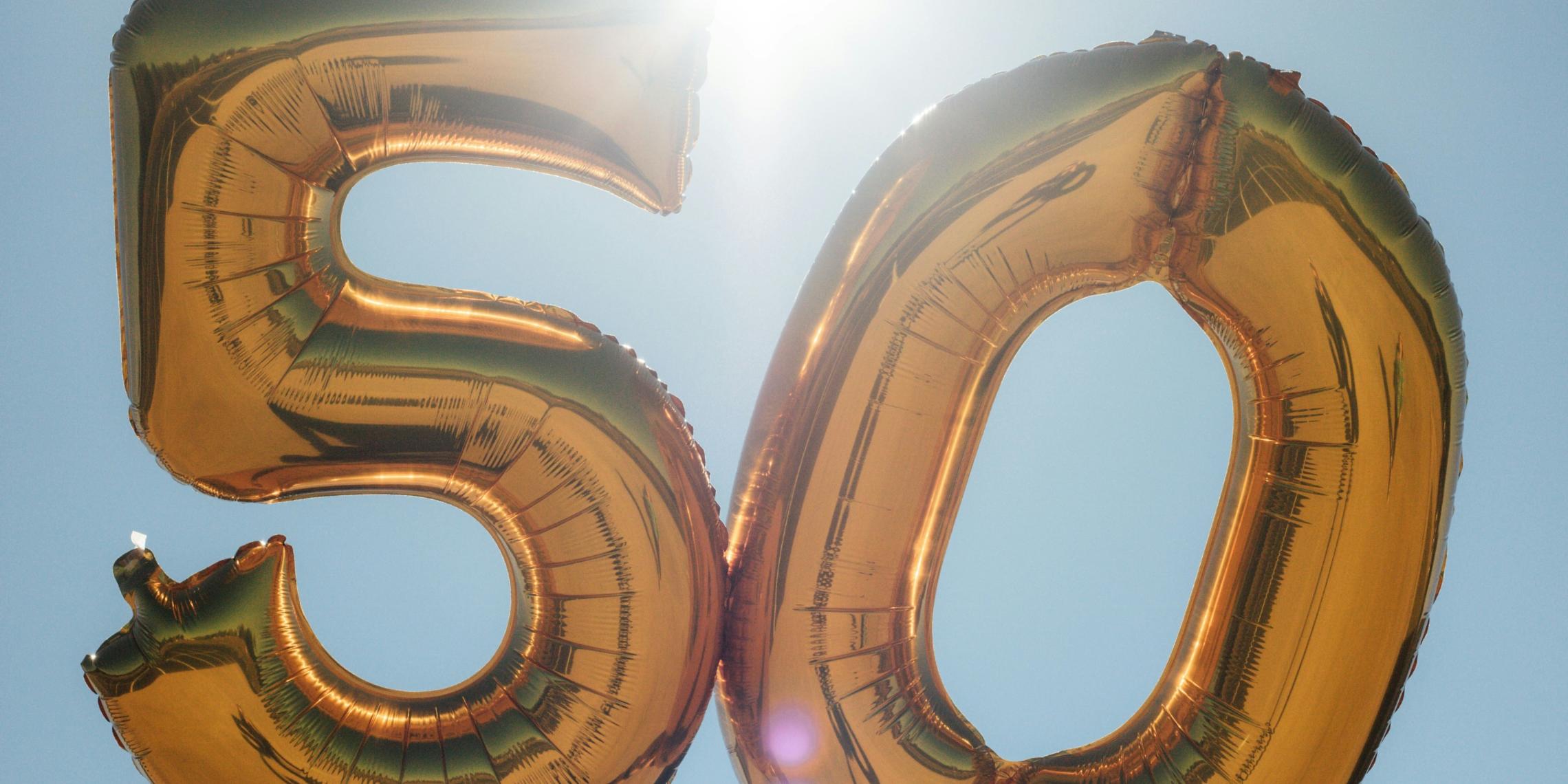 Die Zahl 50 aus Folienballons